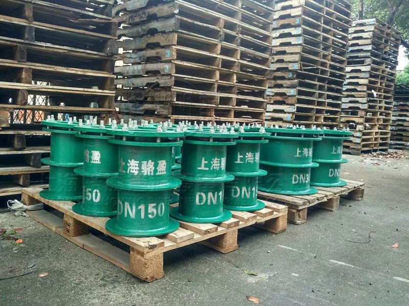 <a href=http://www.m.zhengshilong.com target=_blank class=infotextkey>柔性防水套管</a>防水層被破壞的原因