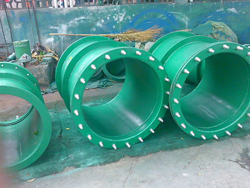 廣西省來賓市象州縣大口徑柔性人防套管噴涂現(xiàn)場(chǎng)